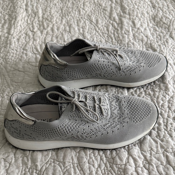 FRANKIE4 Women's Gray Knit Sneakers, SZ 9.5 - Picture 3 of 7